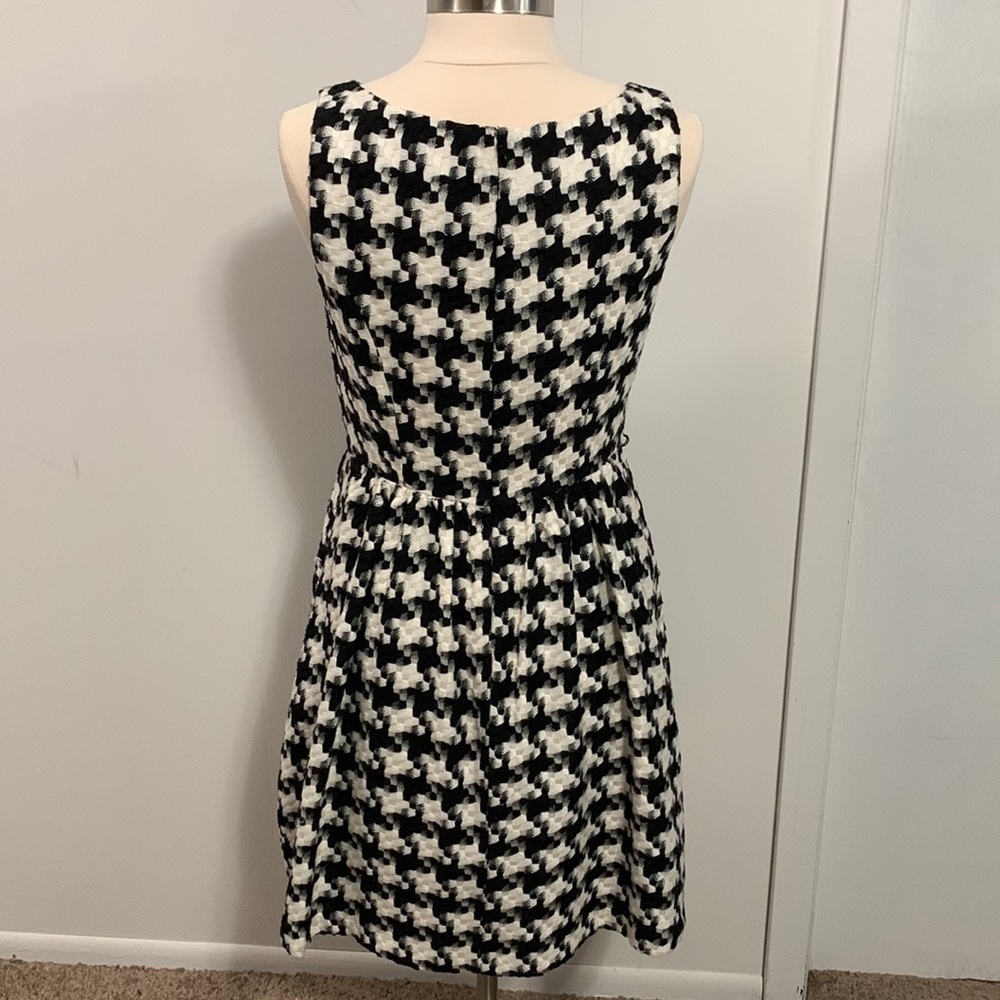 Jessica Simpson Lined skater dress, some slight wear pink/red lining - Picture 3 of 9